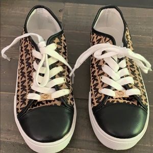Michael kors kids girls size 4 sneakers